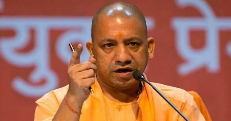 Denied Permission To Land Chopper, Yogi Adityanath Roasts Mamata Banerjee - Sakshi