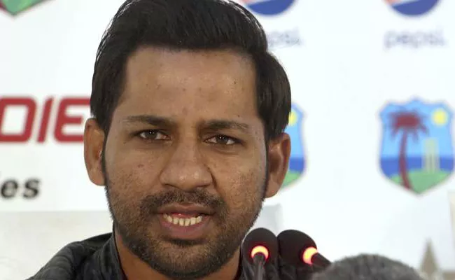 Pakistan skipper Sarfraz Ahmed denies talk of rift with Shoaib Malik - Sakshi