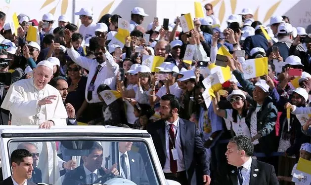 Thousands gather for Pope Francis's Mass in Abu Dhabi - Sakshi