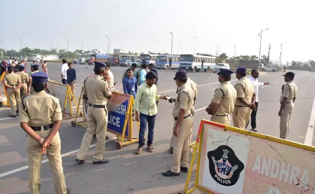 Police Arrested Employees Demanding CPS Cancellation At Pamidi - Sakshi