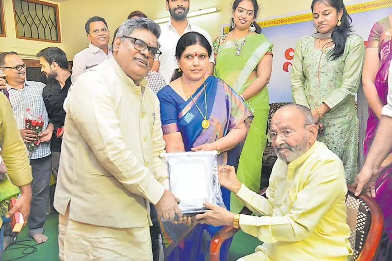 k viswanath honored padma shri sirivennela seetharama sastry - Sakshi