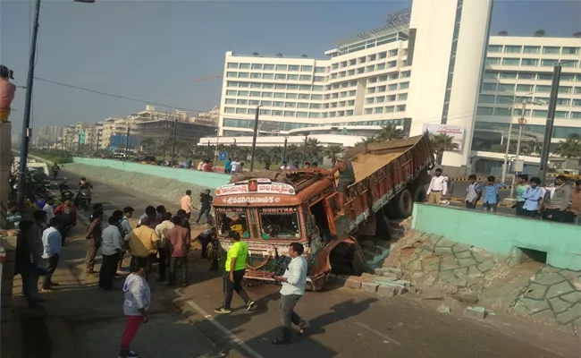 Sand Lorry Accident in Beach Road Visakhapatnam - Sakshi