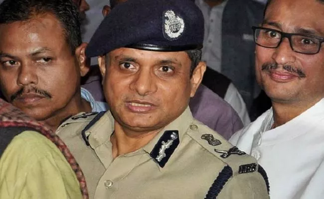 CBI To Question Kolkata Police Commissioner Rajeev Kumar - Sakshi