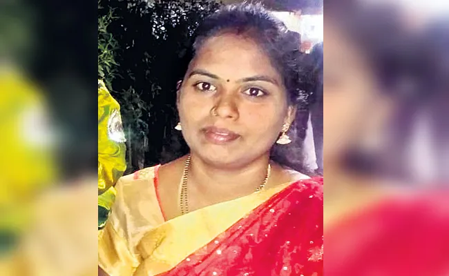 Married Women Commits Suicide in Hyderabad - Sakshi