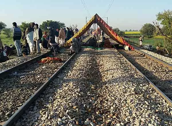 Gujjar reservation: Protesters block rail tracks in Rajasthan - Sakshi