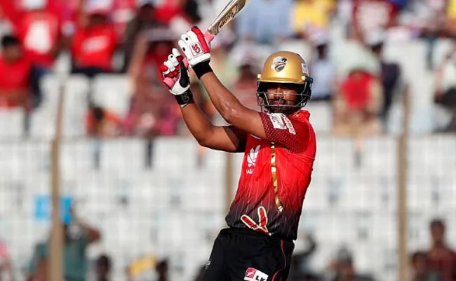 Tamim Iqbal's 61 ball 141 not out hands Comilla Victorians - Sakshi