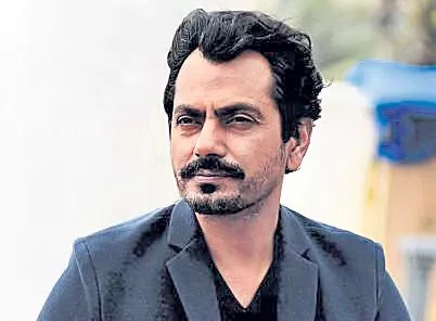 Nawazuddin Siddiqui backs Khans - Sakshi