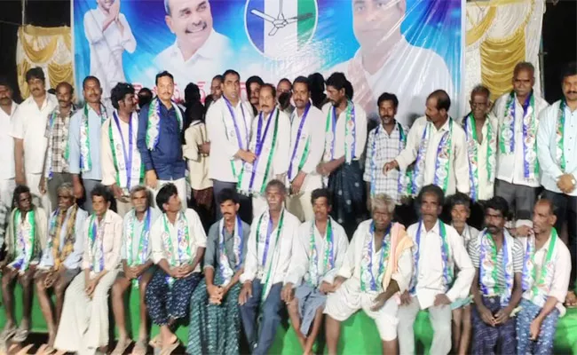 200 TDP Activists Join in YSRCP - Sakshi