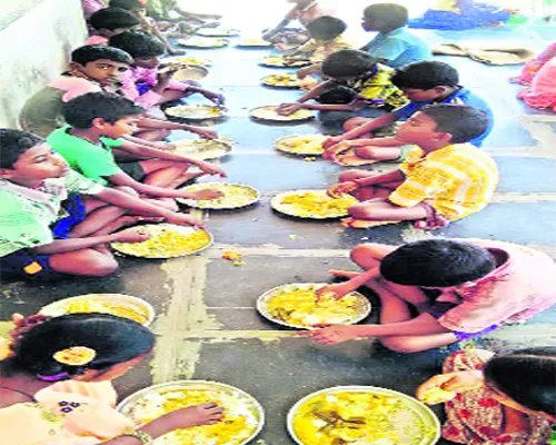 No Egg In The Mid Day Meal & Anganwadi Centres In Prakasam - Sakshi