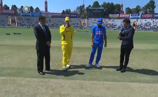 India Vs Australia Fourth ODI India Won The Toss Choose Bat First - Sakshi