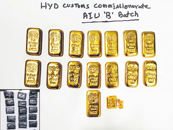 1kg above gold was seized - Sakshi