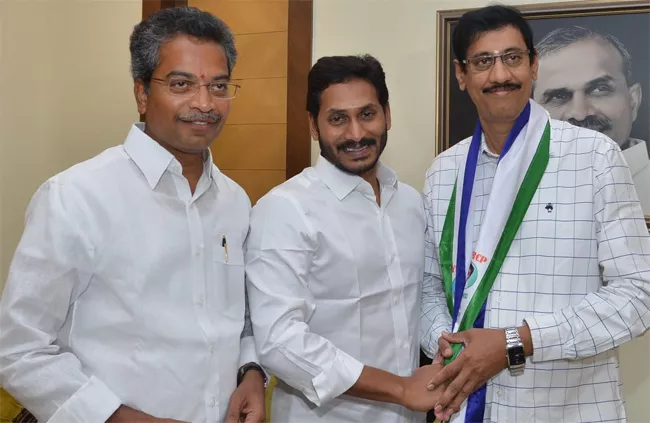 Devineni Chandrasekhar Joins YSR Congress Party - Sakshi