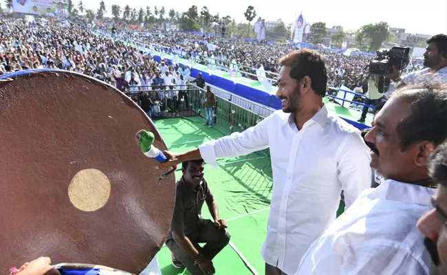 YS Jagan Speech At YSRCP Samara Shankaravam In Kakinada - Sakshi