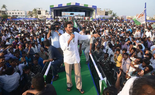 YS Jagan Answers to the questions of Party Activists In Samara Sankharavam - Sakshi