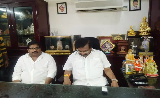 TDP Leader Damacharla Janardhan Meeting With Magunta Srinivas - Sakshi