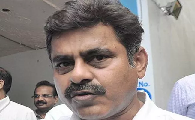 MP Konda Vishweshwar Reddy Protest In Front Of Vikarabad RDO Office - Sakshi