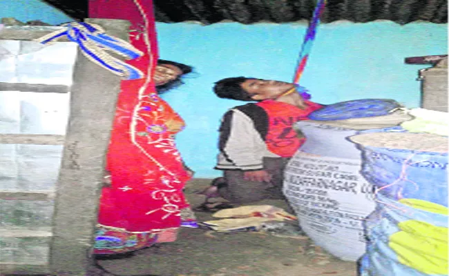 Lovers Committed Suicide As Their Love Rejected By Parents In Jayapuram - Sakshi