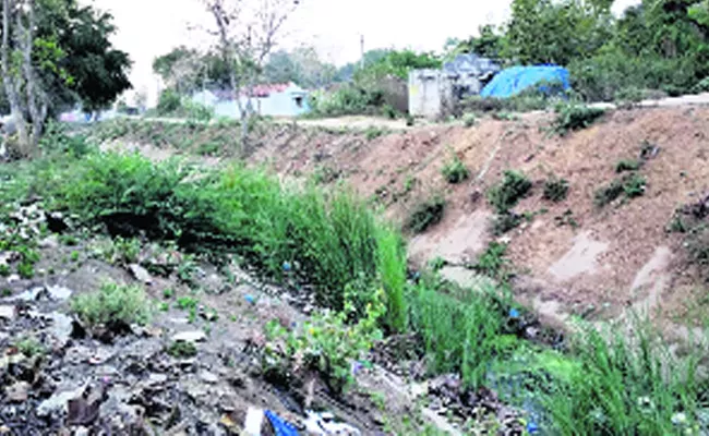 SRSC L6 Canal Drinking Water Contaminated By Dirty Water Evacuation From Houses - Sakshi