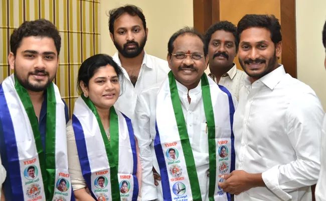 TDP MP Thota Narasimham Joins YSR Congress Party - Sakshi