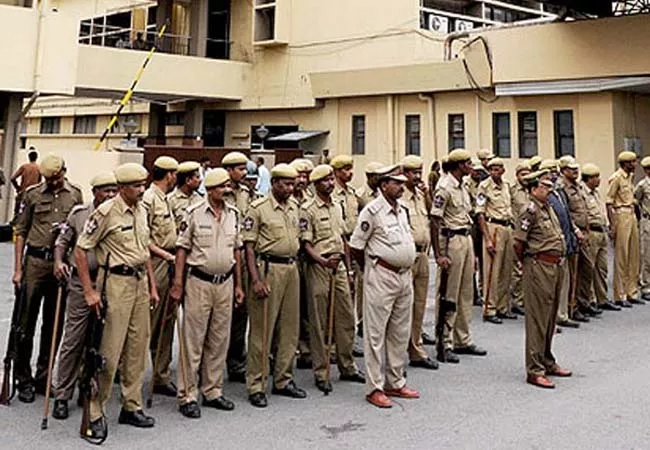 Many New Police Officers Have Come To The District For The Election - Sakshi