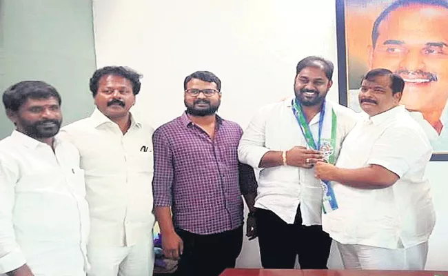 Uday Reddy Join in YSRCP Hyderabad - Sakshi