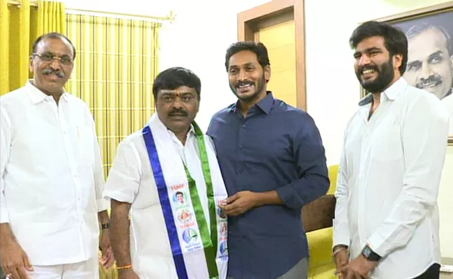 Former MLA Labbi Venkataswamy Joins In YSR Congress Party - Sakshi