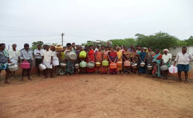 PSR Nelluru Vakadu Villagers Facing Severe Problems As They Dont Have Drinking Water From Years Together - Sakshi