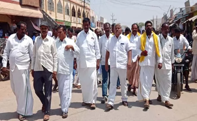 Senior Leaders in Mantralayam TDP Have Been Singled Out For The Elections - Sakshi