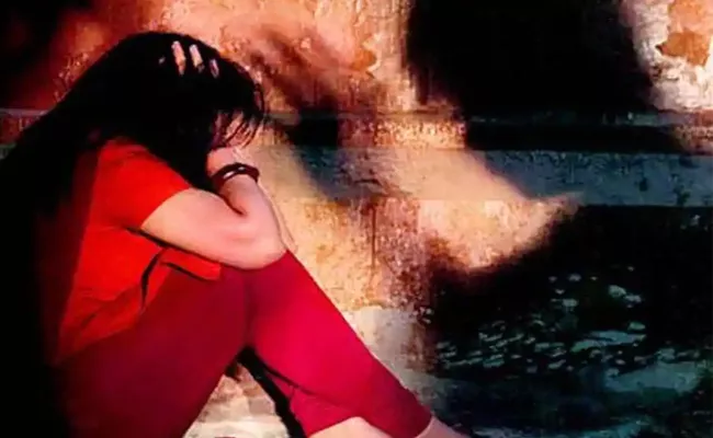 Grand Daughter Molested By An Old Man In Kurnool - Sakshi