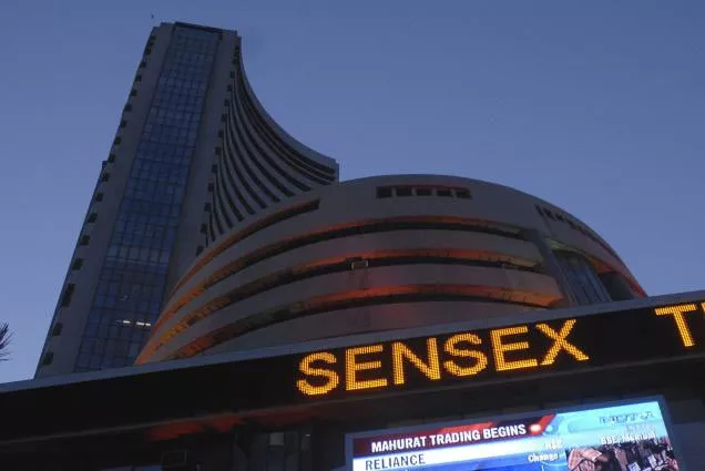 Sensex sheds early gains to end flat on profit booking in energy - Sakshi