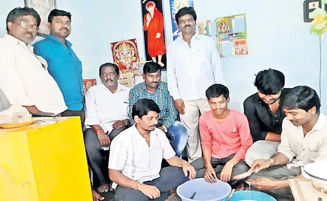 Viswa Brahmins Happy With YS Jagan Promises - Sakshi