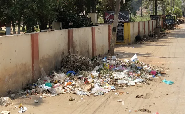  Garbage Work Stopped To Mandapeta Mandal - Sakshi