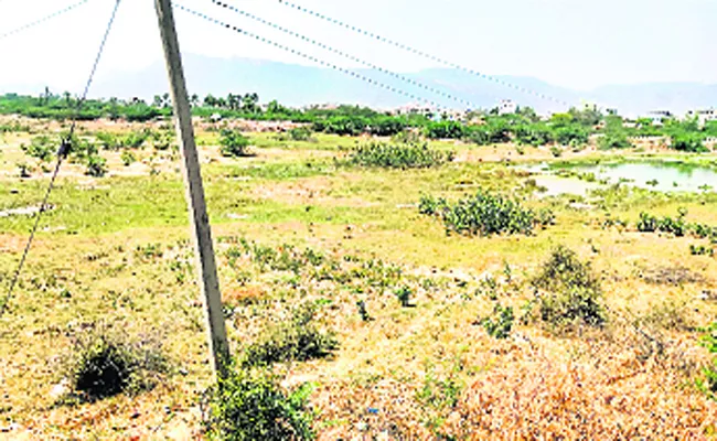 TDP Leaders  Occupying Ponds In Chandragiri - Sakshi