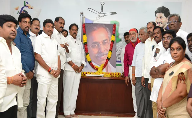 Condolence To YS Vivekananda Reddy In Krishna - Sakshi