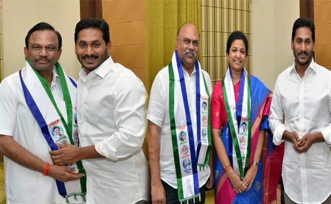 Butta renuka,  Magunta Srinivasulu Reddy joins ysr congress party - Sakshi