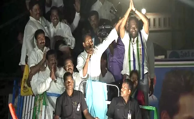 Ys jagan promise to pandula ravindra babu - Sakshi