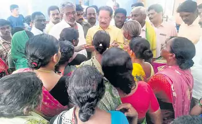 Vemuru Constituency Women Protest Nakka Anand Babu - Sakshi