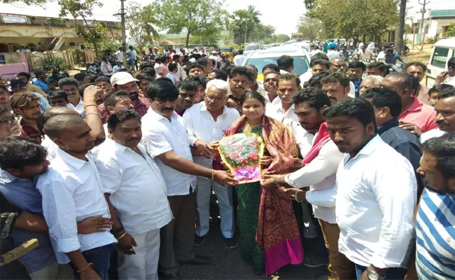  Grand Welcome To MLA Haripriya In Yellandu - Sakshi