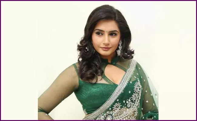 Ragini Dwivedi Boyfriends Fight at Bengaluru hotel - Sakshi