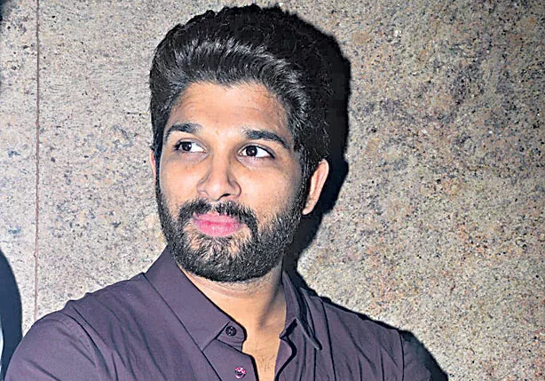 Allu Arjun and Trivikram Movie Titled As Nanna Nenu - Sakshi