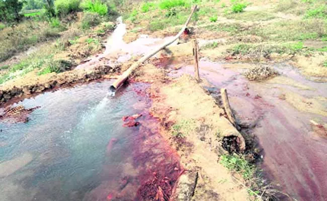 Water Coming From the Borewell Hole - Sakshi