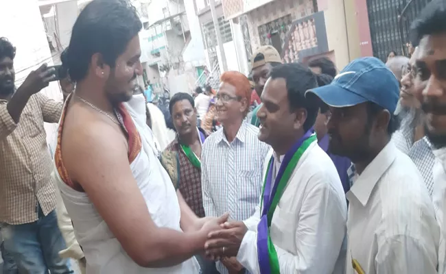 YSRCP Kadapa MLA Candidate Amjad Bhasha Canvass - Sakshi