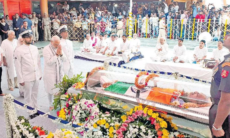 MANOHAR CREMATED WITH FULL MILITARY, STATE HONOURS - Sakshi