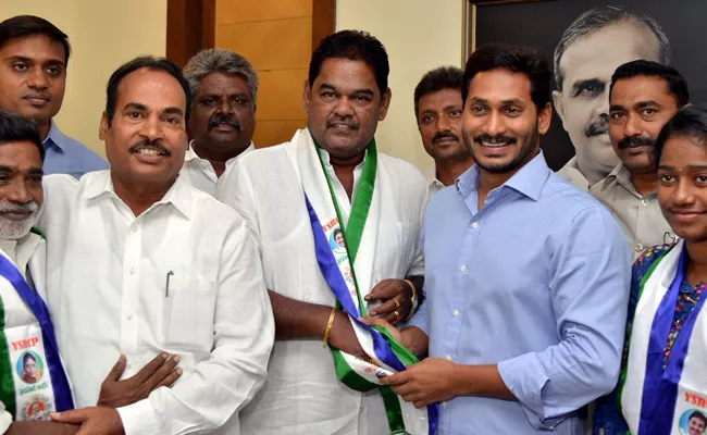 Bullet Suresh Join in YSR Congress Party Chittoor - Sakshi