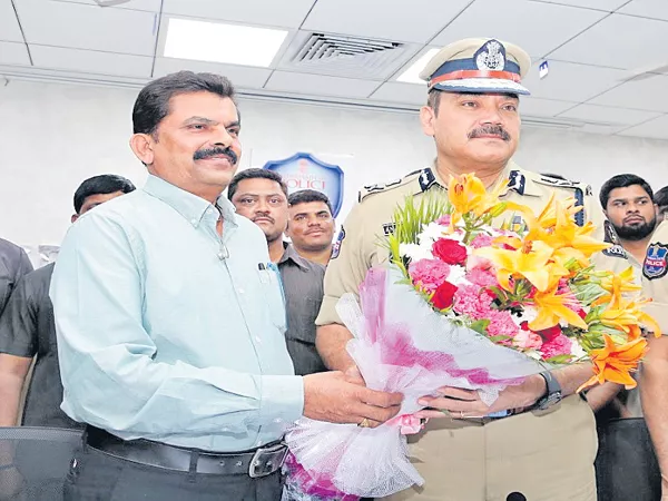 ACP Ranga Rao Won the Best In the Country Award - Sakshi