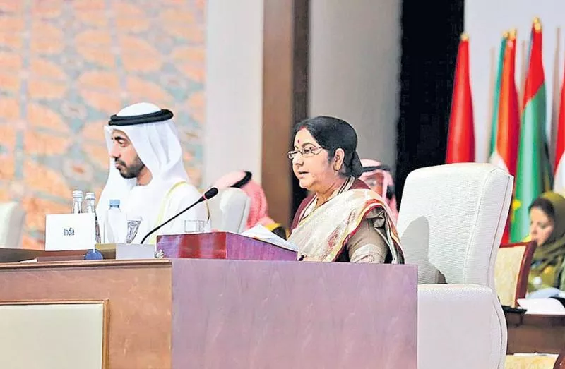 Sushma Swaraj addresses Islamic meet in UAE - Sakshi