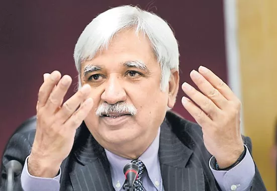 Amid India-Pak Tensions, CEC Sunil Arora Says Lok Sabha Polls Will be Held on Time - Sakshi