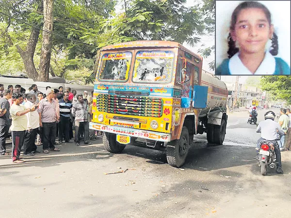 Child killed in road accident - Sakshi