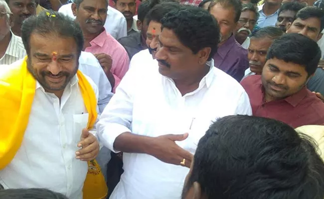 Irrigation Employee Campaign For TDP - Sakshi