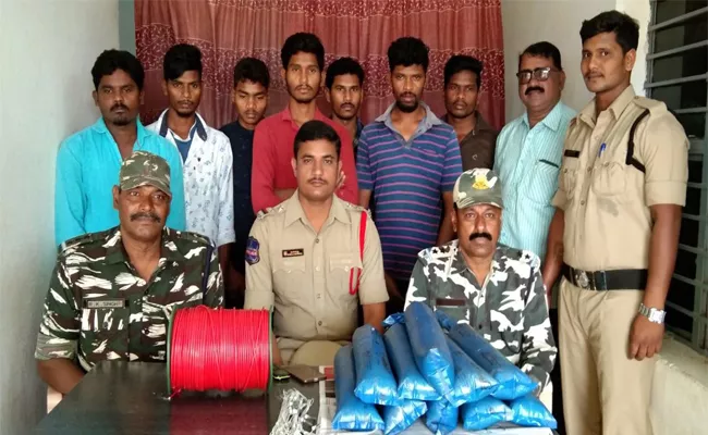 Arrest of Maoist party sympathizers In Bhadrachalam - Sakshi